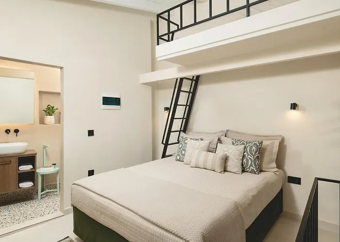 Old Town Apt, Balcony, Brand New, Family, Appartement La Canée